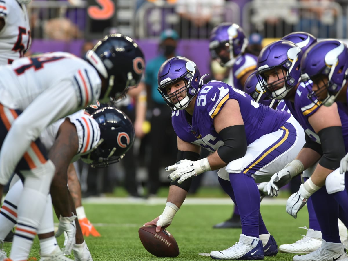 Vikings' Garrett Bradbury assesses his struggles, could be benched if Christian  Darrisaw returns