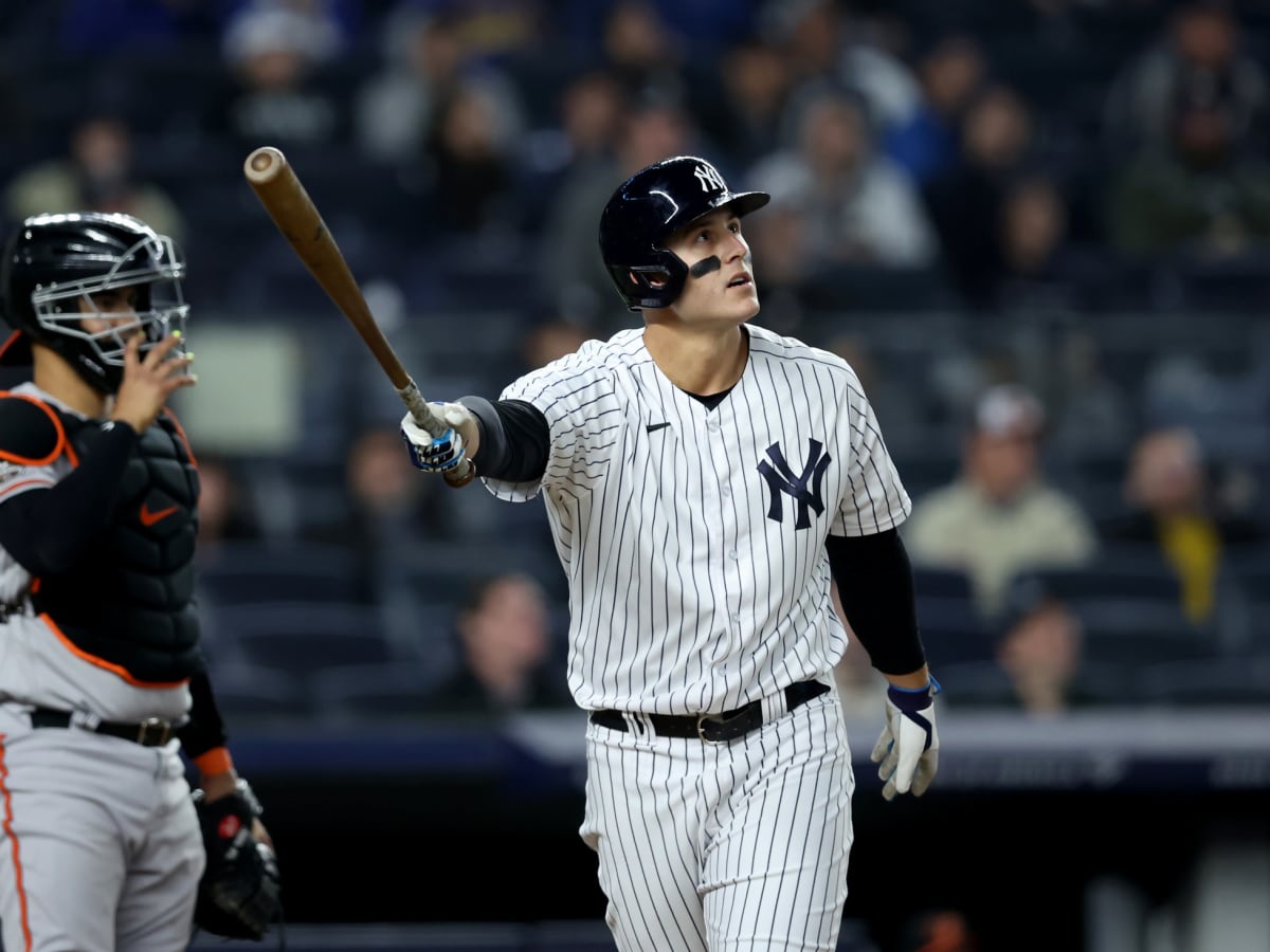 Anthony Rizzo crushes first home run with New York Yankees