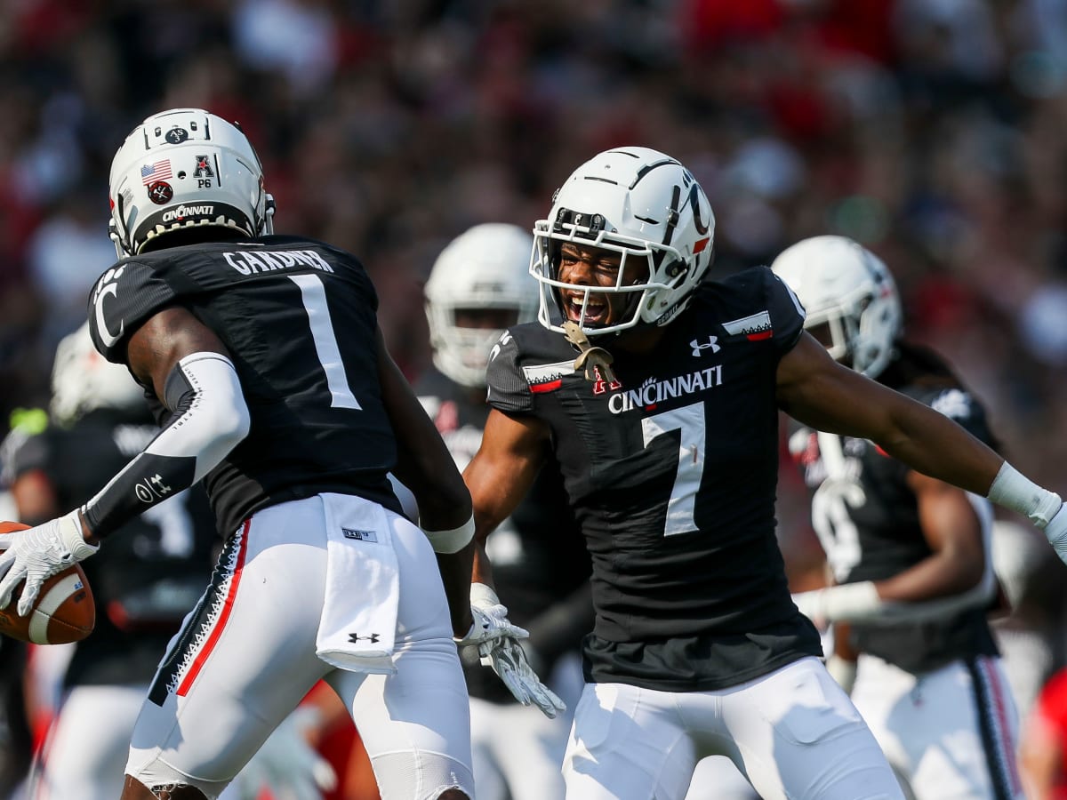 NFL Draft Profile: Myjai Sanders, Defensive End, Cincinnati Bearcats -  Visit NFL Draft on Sports Illustrated, the latest news coverage, with  rankings for NFL Draft prospects, College Football, Dynasty and Devy Fantasy