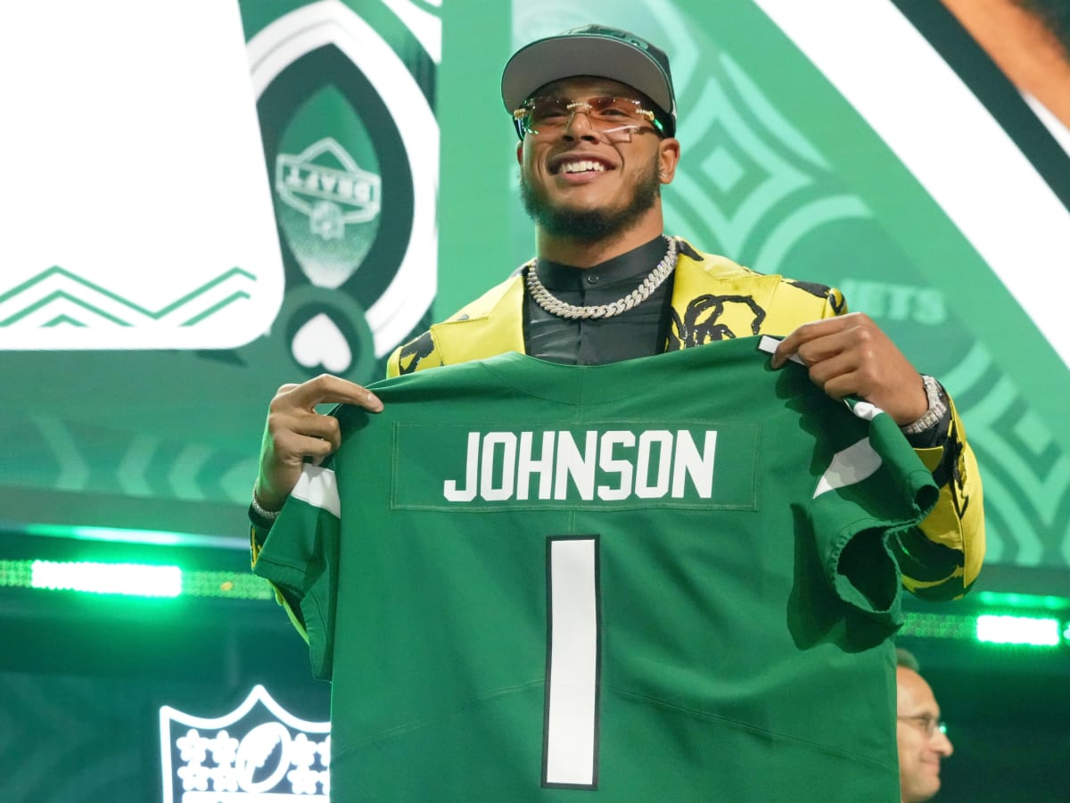 Jets Trade Up with Titans for No. 26 Overall Pick