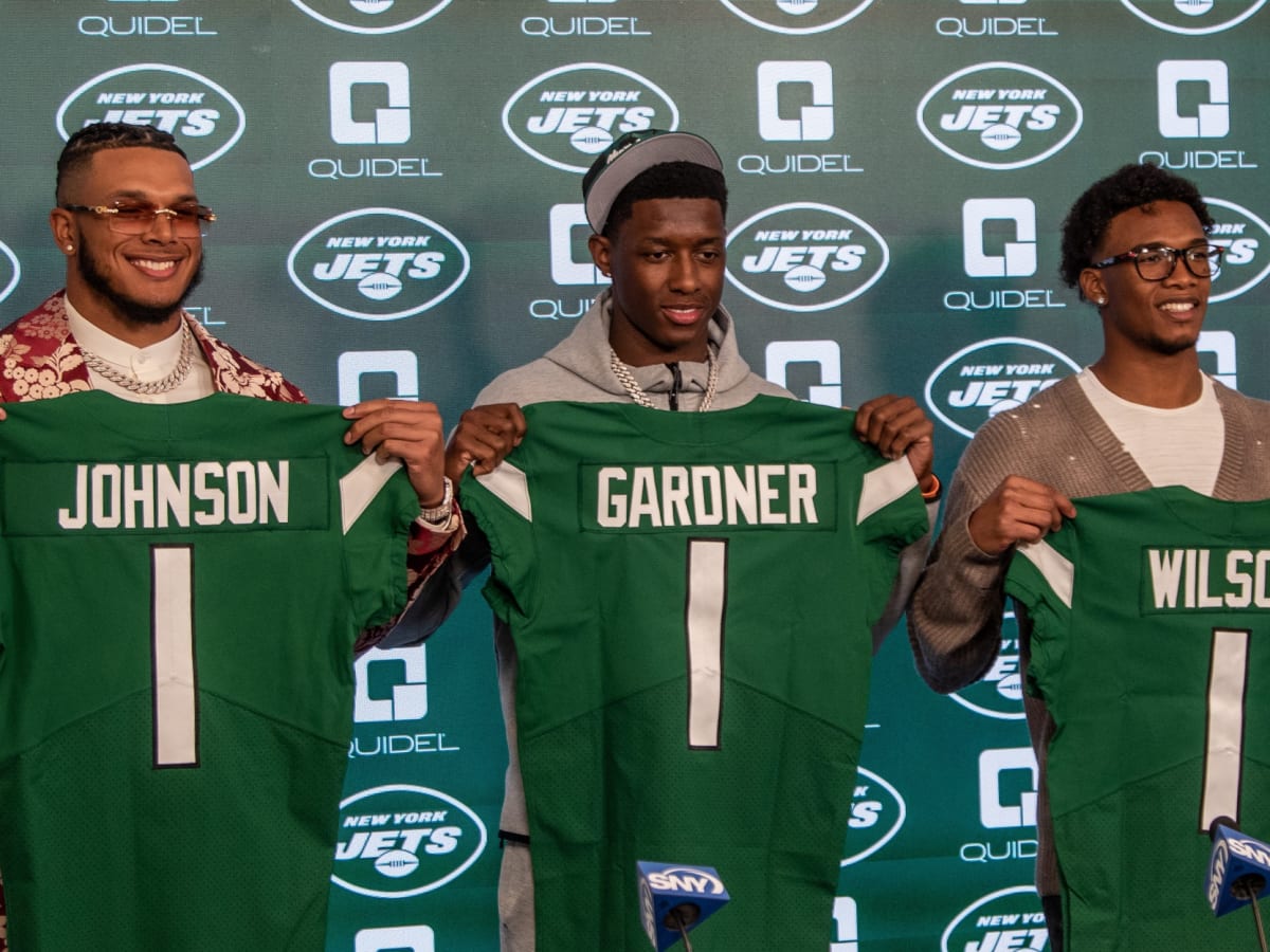 Jets first-rounder Garrett Wilson adorably learns just how real the Rookie  Dinner is