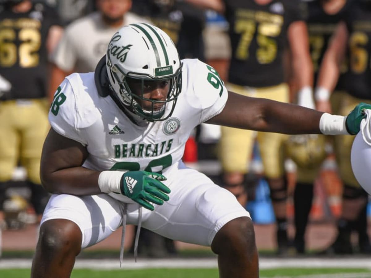 Diamond in the Rough? Patriots Pick Northwest Missouri State DT Sam Roberts  at No. 200 - Sports Illustrated New England Patriots News, Analysis and More