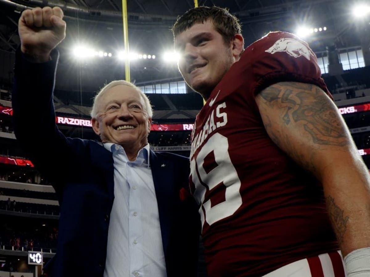 The Arkansas Razorbacks will travel to Dallas to honor alum Jerry