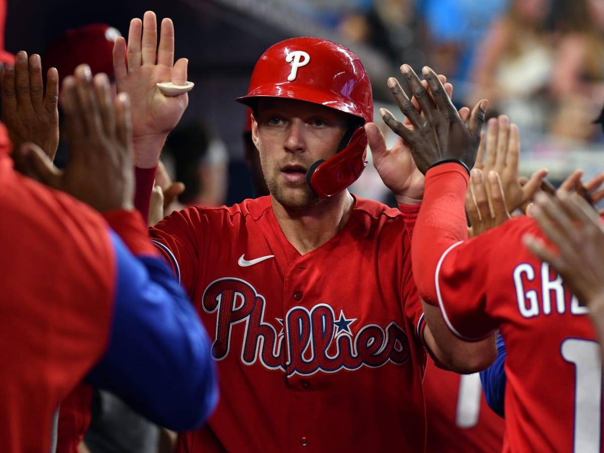 Rhys Hoskins struggles to regain swing, end long slump