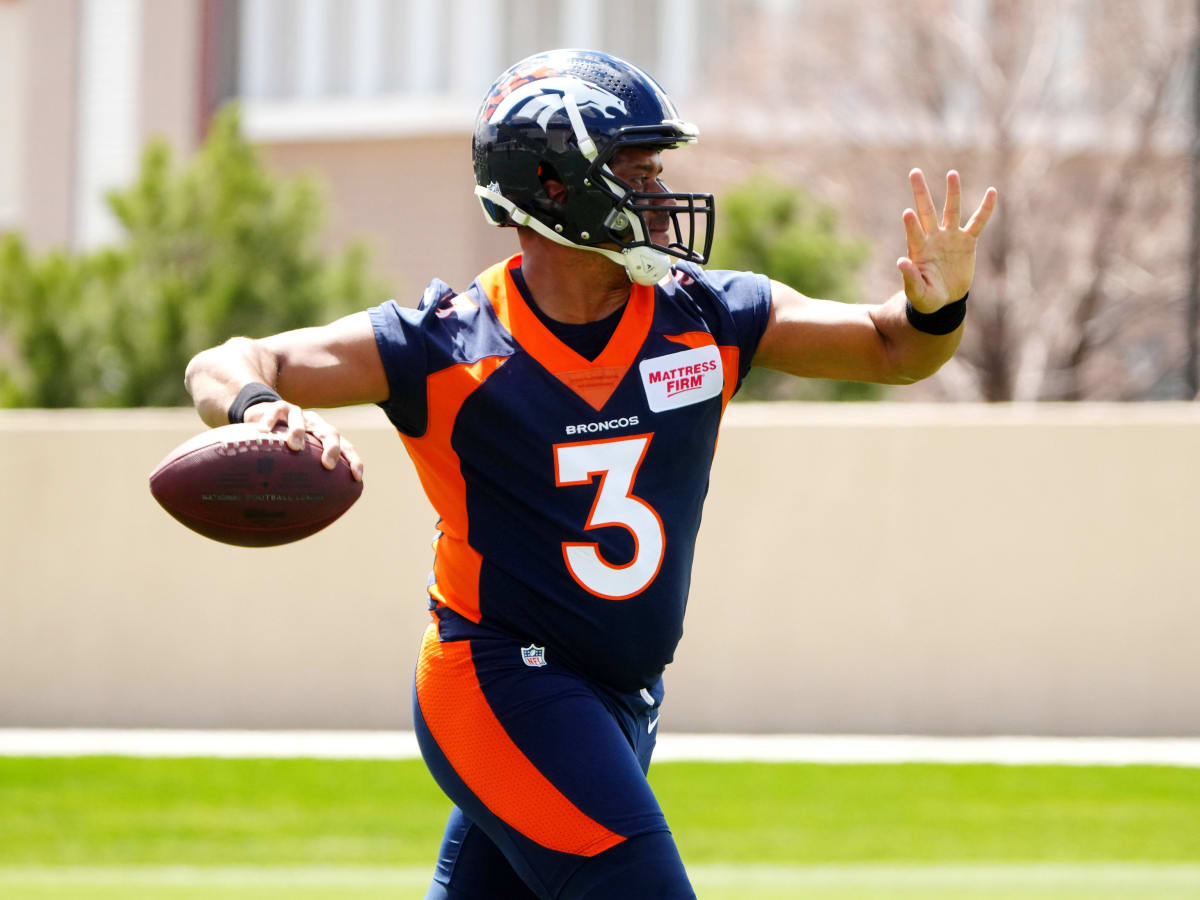 Denver Broncos QB Russell Wilson's Preseason Debut Triggers Laughable Take  From CBS Sports - Sports Illustrated Mile High Huddle: Denver Broncos News,  Analysis and More