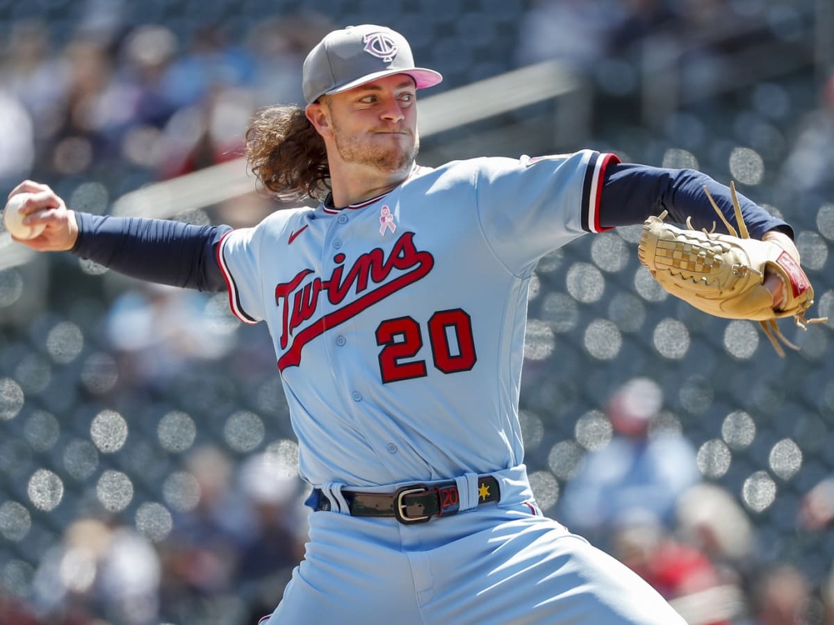 Chris Paddack exits Twins win with injured elbow