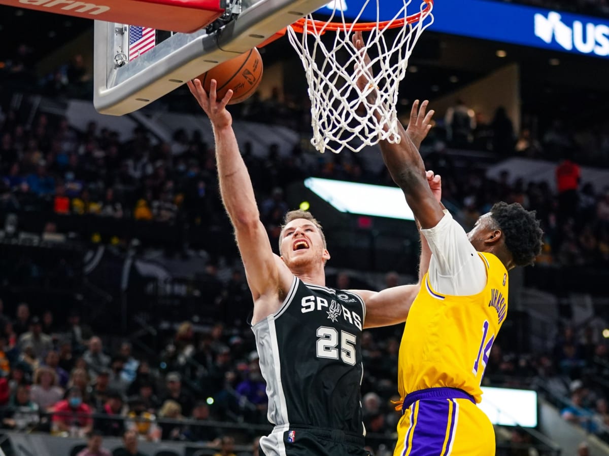 Spurs' Poeltl gets recognized for hugely outplaying contract