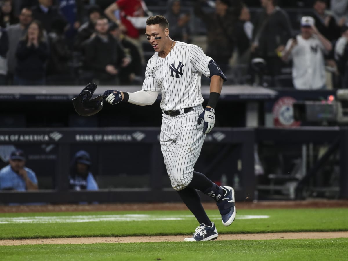 Yankees walk off Blue Jays to even series