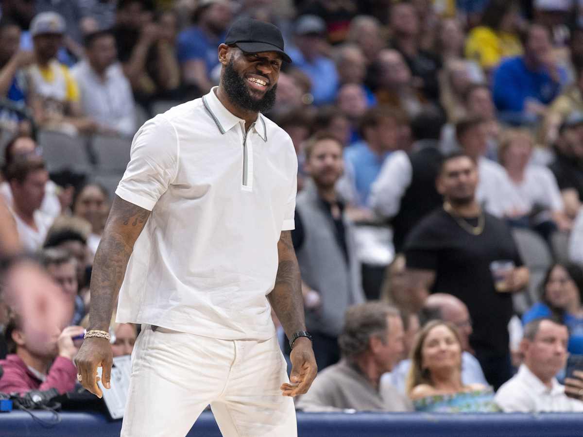 LeBron James trolled after he calls Tom Brady 'GOAT', Internet says 'you  don't even sniff the level he is'