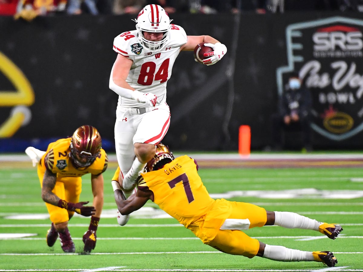 Dallas Cowboys ink former Wisconsin TE Jake Ferguson to lock up rookie  picks - On3