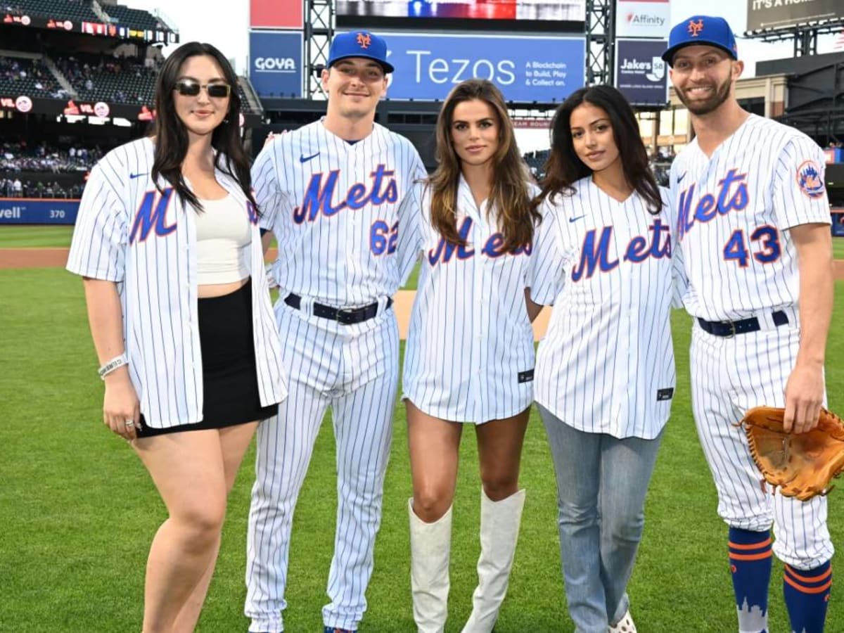 Watch: Three SI Swimsuit Models Throw Out First Pitch at Mets Game - Sports  Illustrated Style