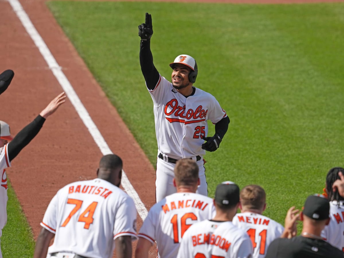 Hyde gets 1st win as manager, Orioles beat Yankees 5-3