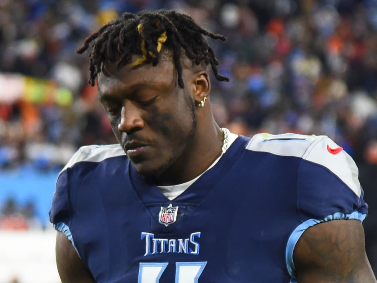 A.J. Brown Knee Trouble Influenced Titans' Trade Decision?