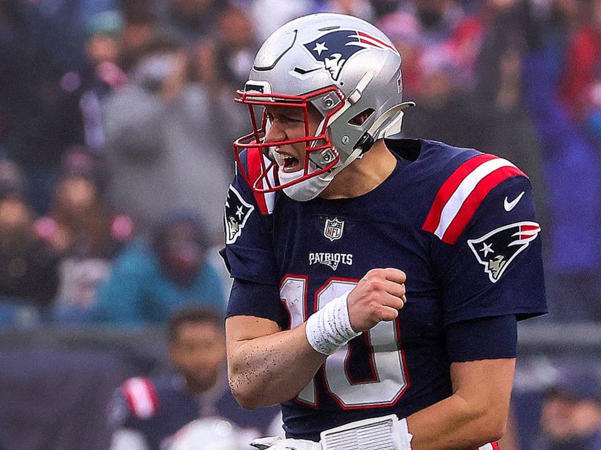 Is Bill Belichick starting to embrace Mac Jones as Patriots QB?