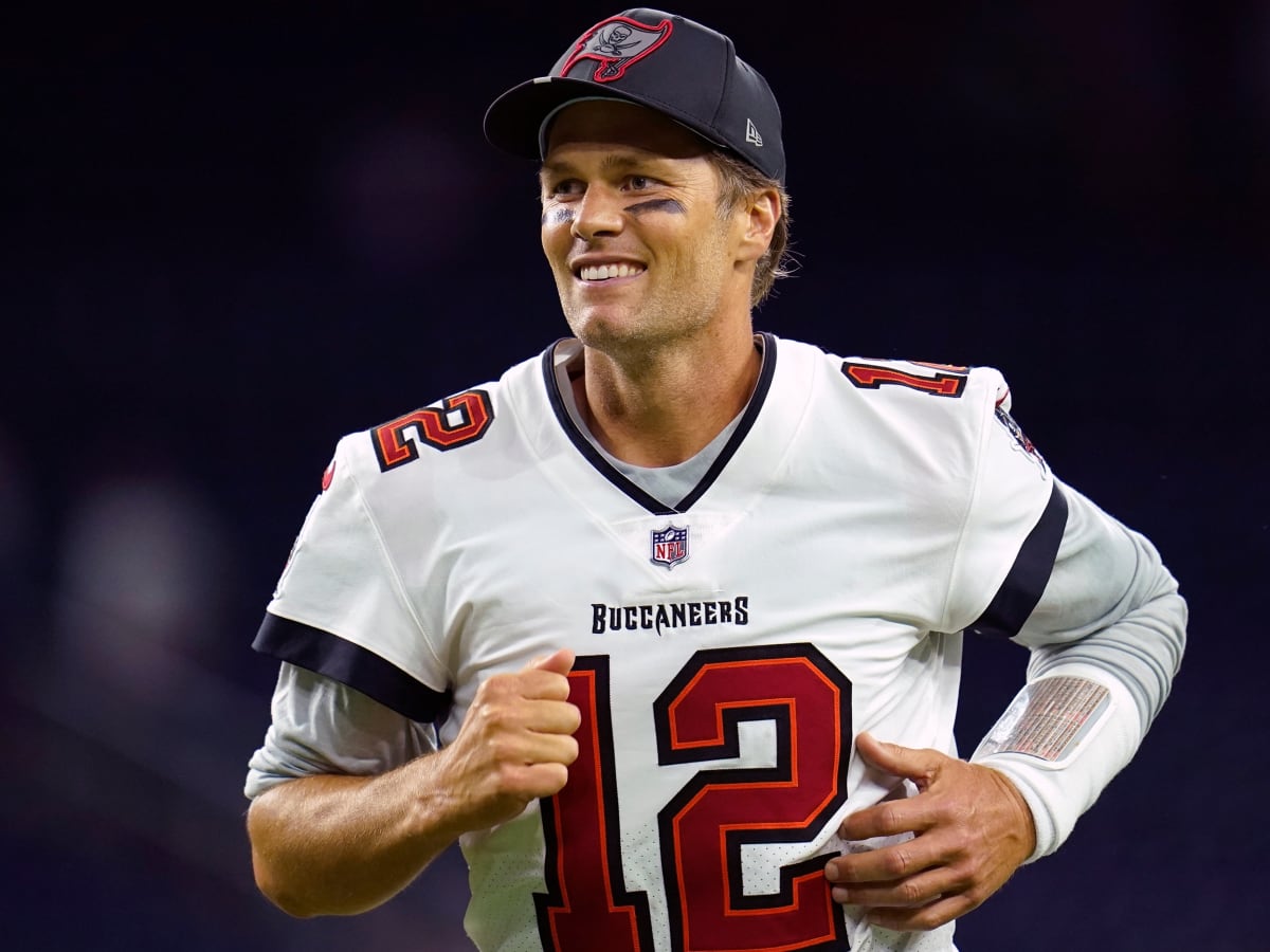 Tom Brady takes batting practice with Rob Gronkowski