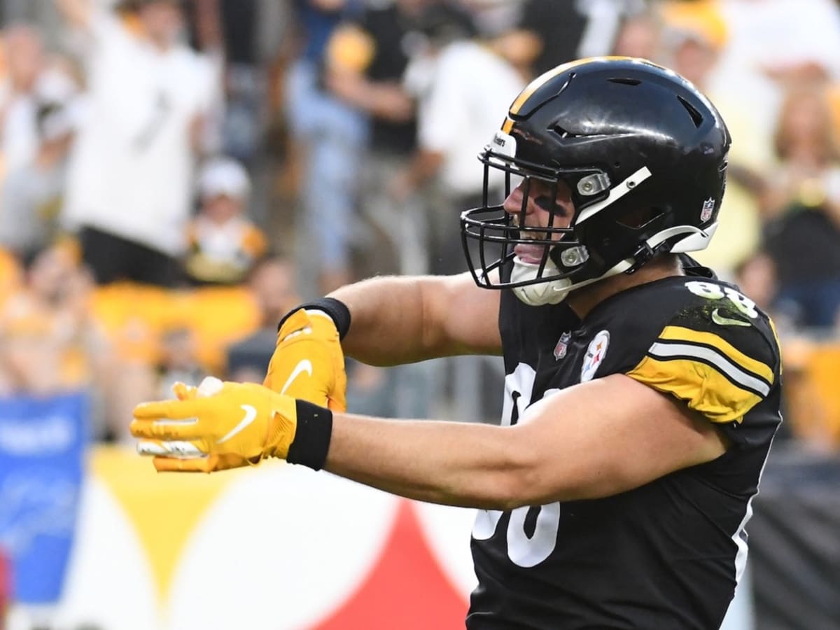 Pittsburgh, Pennsylvania, USA. 18th Sep, 2022. September 18th, 2022  Pittsburgh Steelers tight end Pat Freiermuth (88) during Pittsburgh Steelers  vs New England Patriots in Pittsburgh, PA at Acrisure Stadium. Jake  Mysliwczyk/BMR (Credit