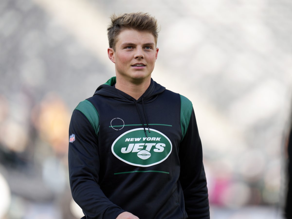 Zach Wilson Looks 'Beefy' During Jets Camp And His Quads Are Massive