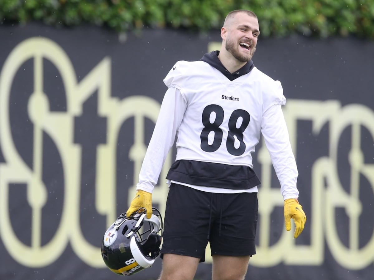 Pittsburgh Steelers TE Pat Freiermuth Ribs Kenny Pickett Over PSU