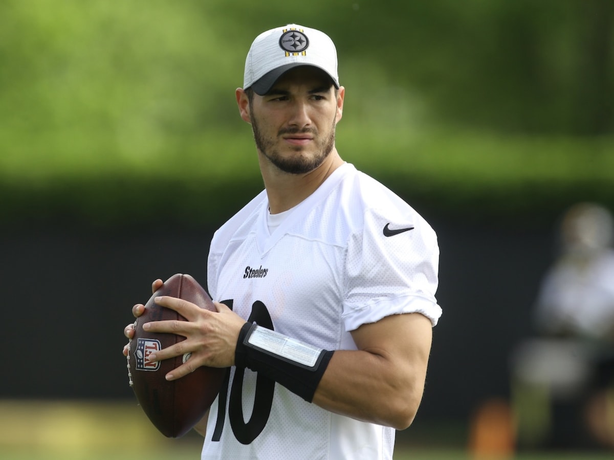 Chase Claypool Signs Old Mitch Trubisky Jersey at Soldier Field