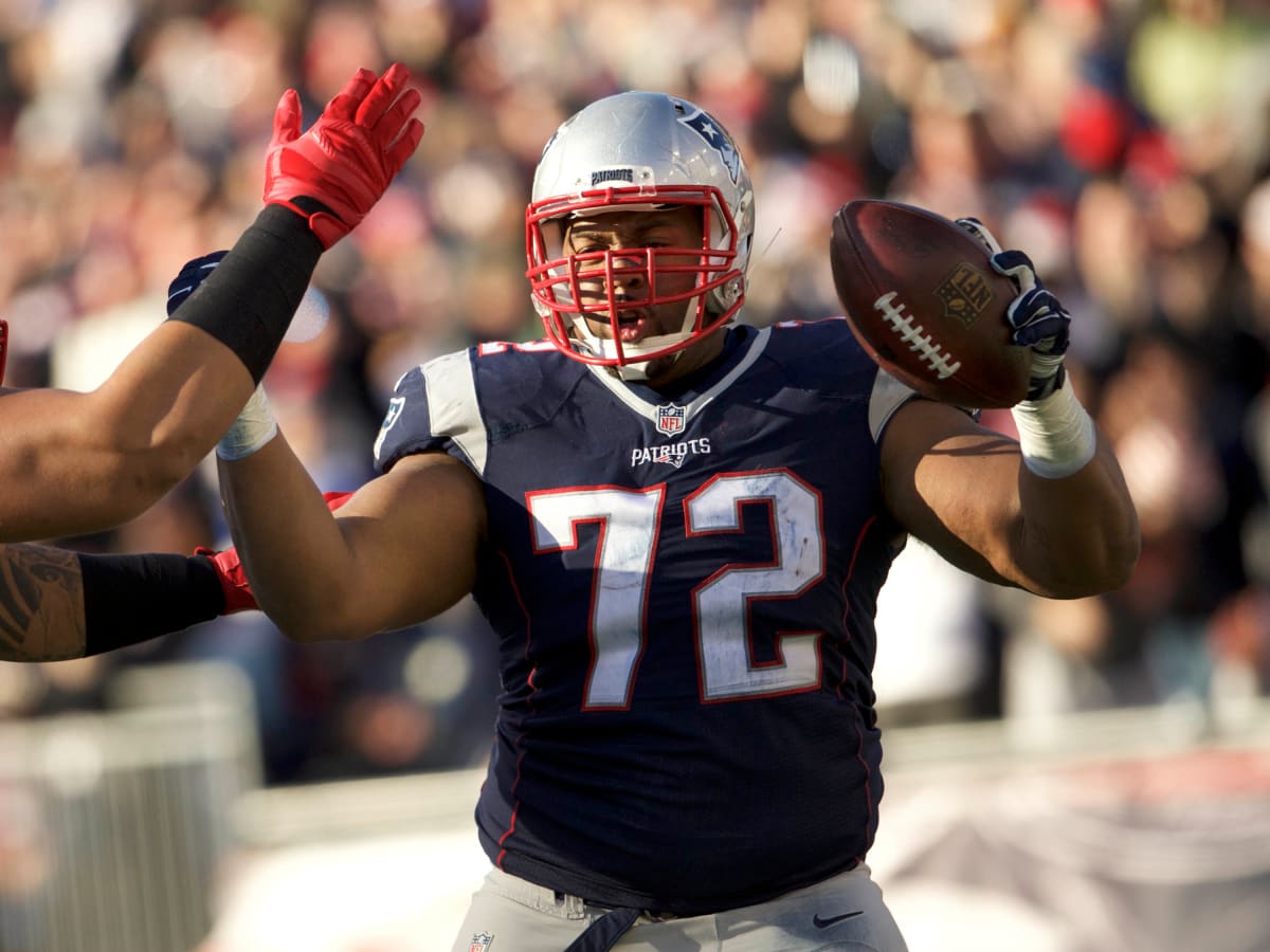 NFL on X: Buccaneers signing DT Akiem Hicks to one-year, $10 million deal.  (via @TomPelissero)  / X