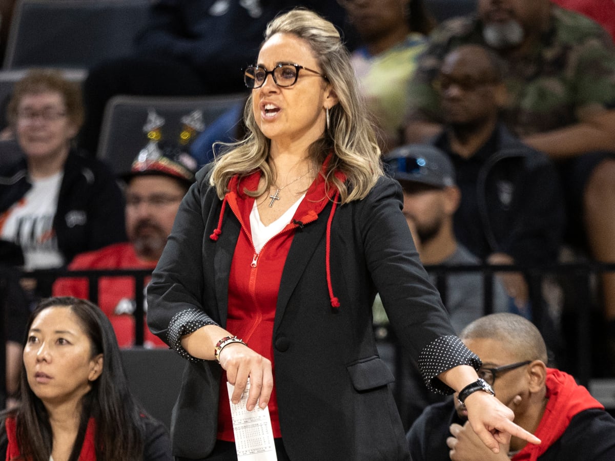 Becky Hammon Has the Las Vegas Aces Going All In on 3-Pointers - WSJ