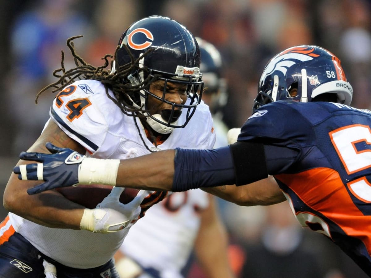 Chicago Bears Marion Barber (24) is tackled by Oakland Raiders