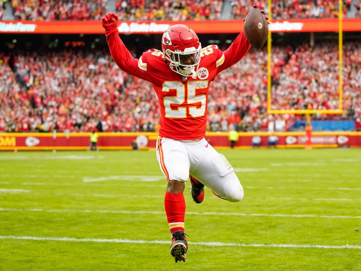 Kansas City Chiefs running back Clyde Edwards-Helaire (25) scores a  touchdown during an NFL football game against the Arizona Cardinals,  Sunday, Sept. 11, 2022, in Glendale, Ariz. (AP Photo/Rick Scuteri Stock  Photo 