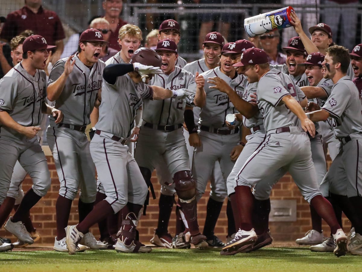 Texas A&M walks off in Game 1 of NCAA baseball super regionals 