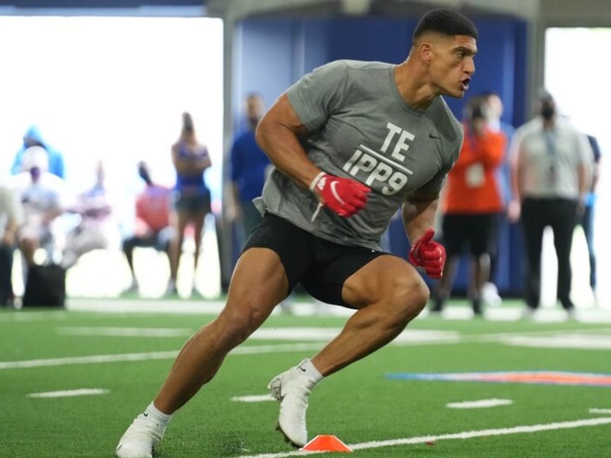 Sammis Reyes Pro Day showing lands him on the Washington Football Club 