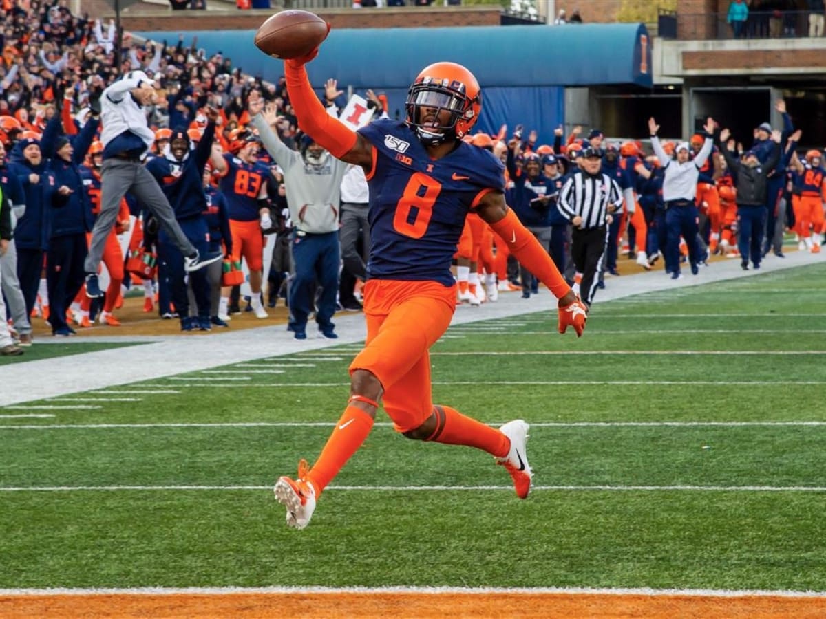 Nate Hobbs and Defense after interception. (Credit Hoku via