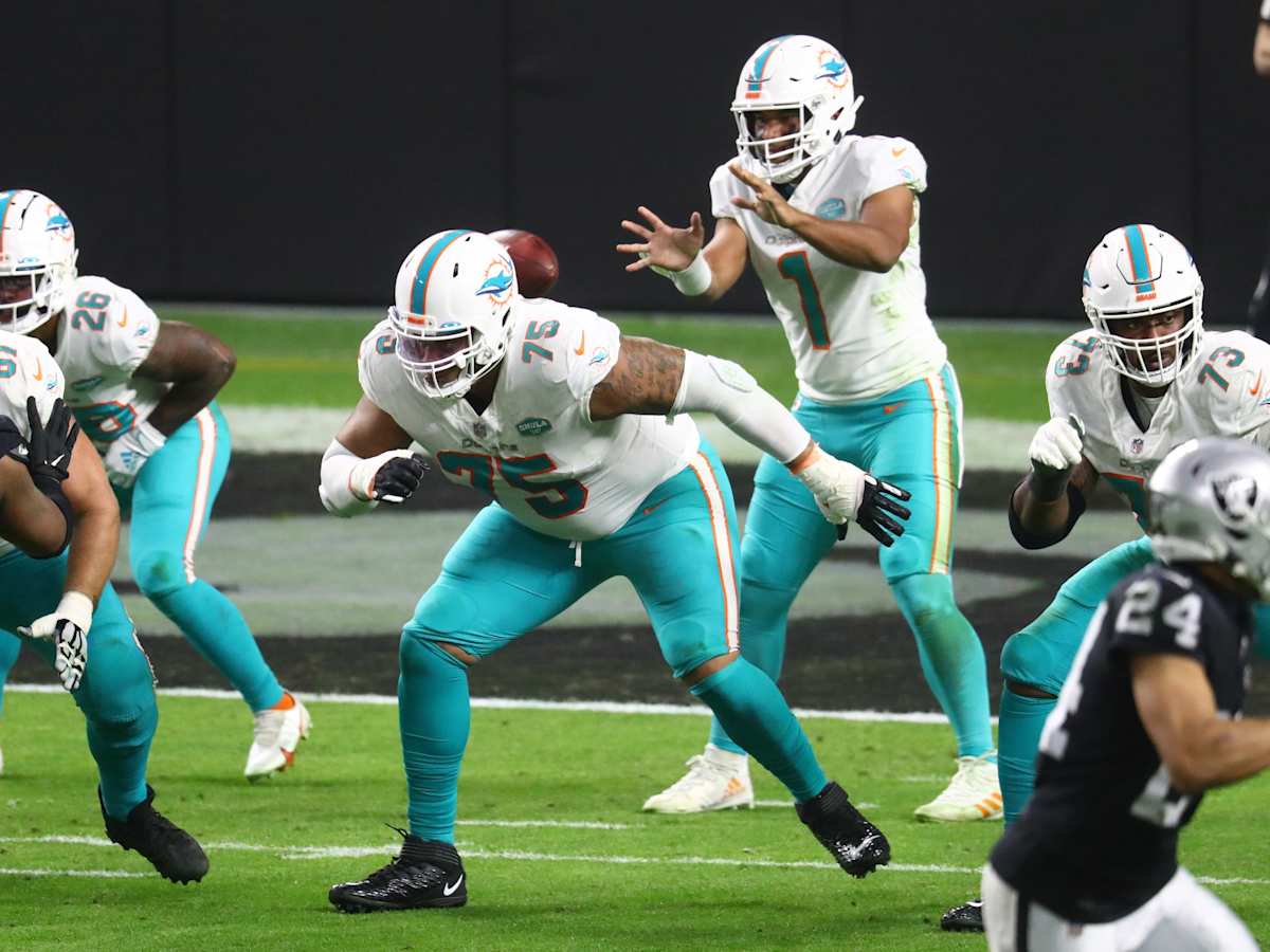 Dolphins send veteran guard Ereck Flowers back to Washington