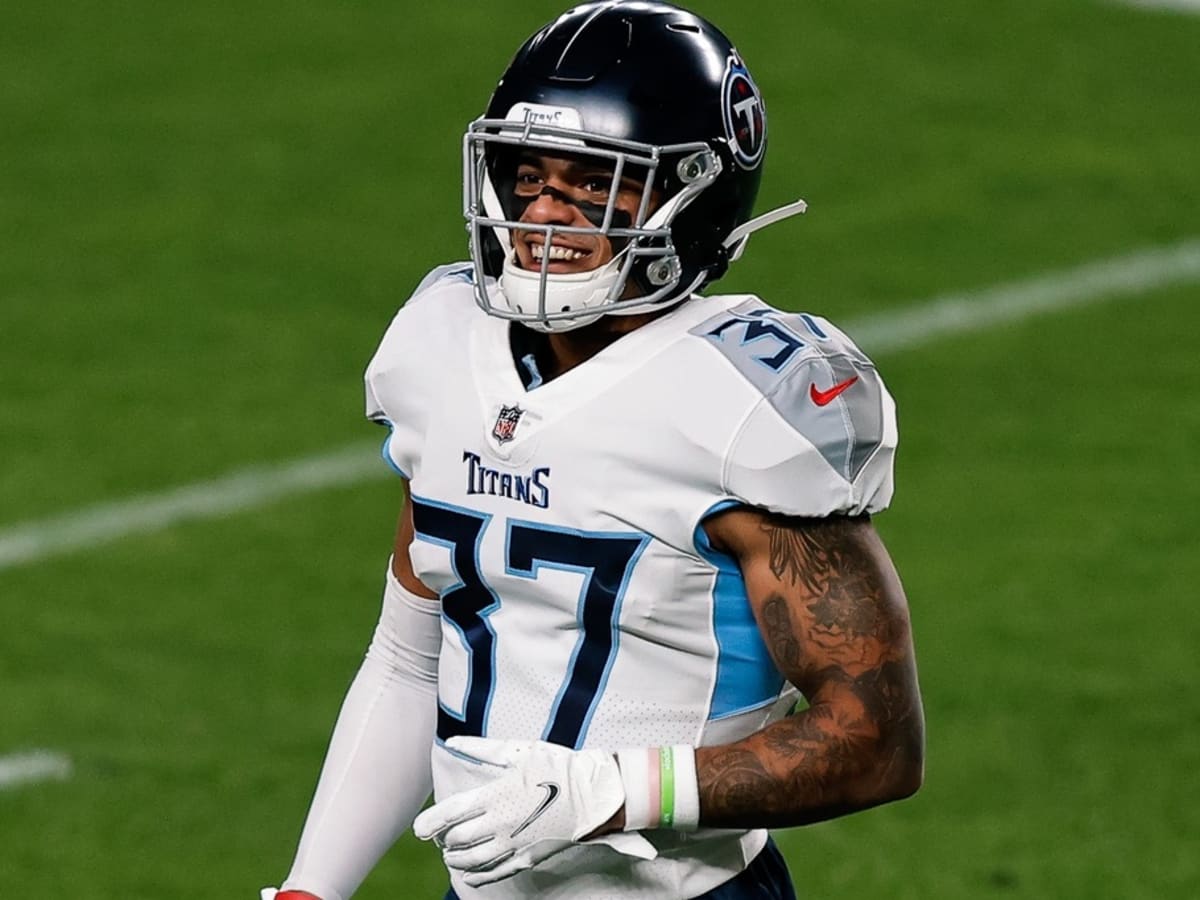 Tennessee Titans safety Amani Hooker (37) readies to defend during their  game against the Indianapolis Colts Sunday, Oct. 23, 2022, in Nashville,  Tenn. (AP Photo/Wade Payne Stock Photo - Alamy