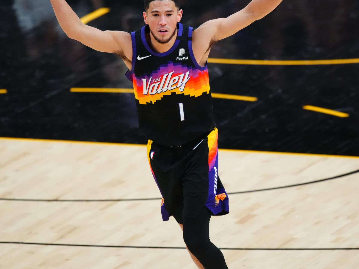 Suns' Deandre Ayton wears shirt with photo of Devin Booker's