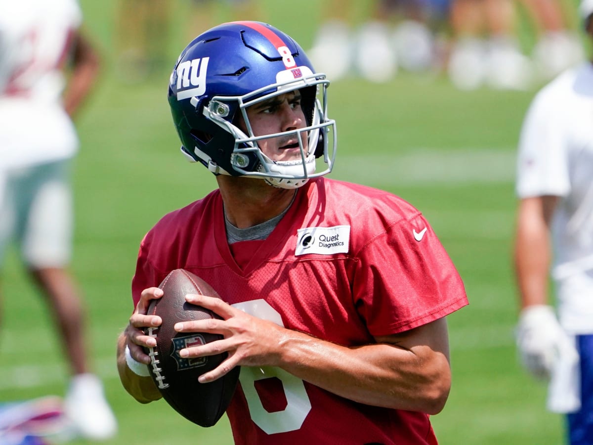 Daniel Jones Shoots Down Patrick Mahomes' $187,000,000,000 Success