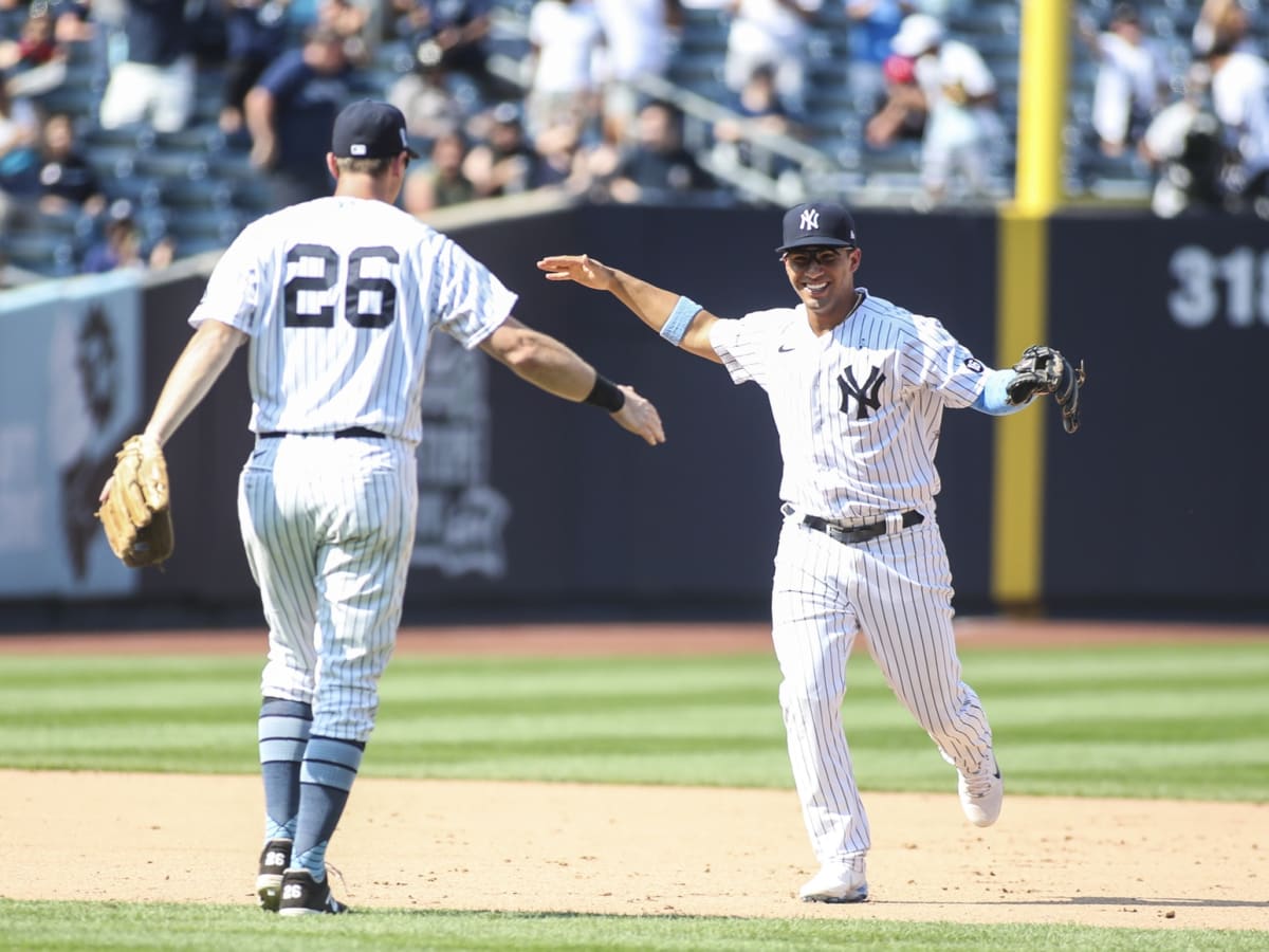 Yankees turn game-ending triple-play, beat A's 2-1