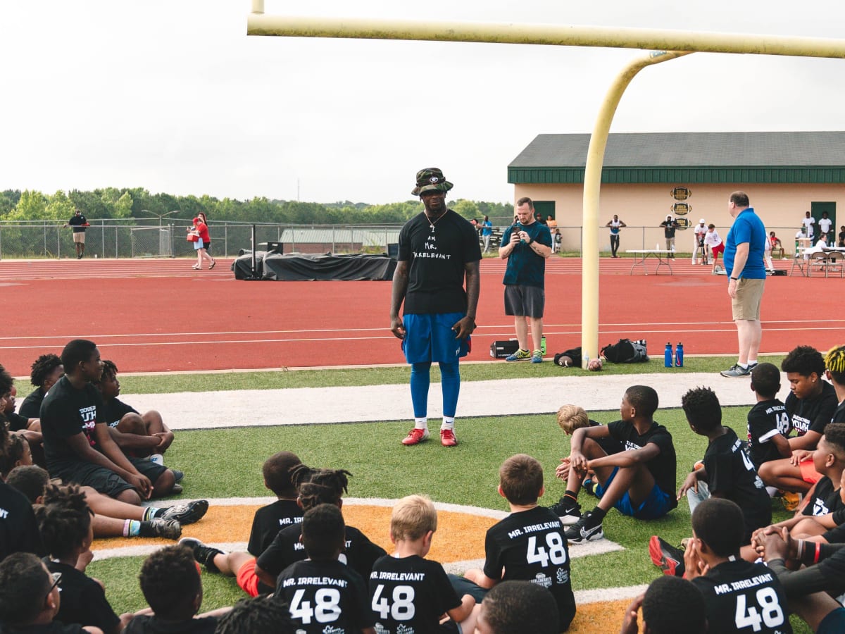 New York Giants' Tae Crowder will hold youth football camp in June