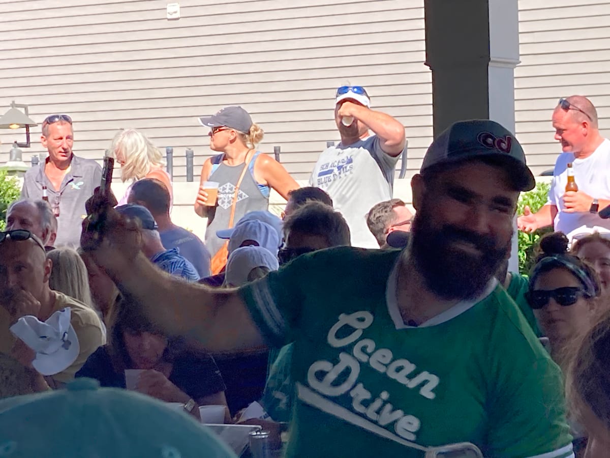 Jason Kelce and friends chug beer, play flip cup, and sing karaoke at Jersey  Shore