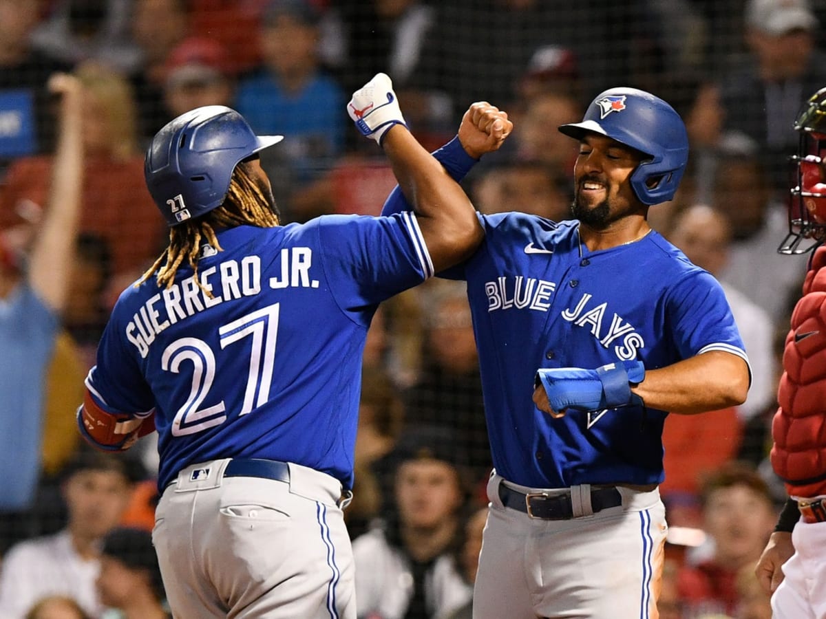 Vladimir Guerrero Jr., Teoscar Hernández rally Blue Jays