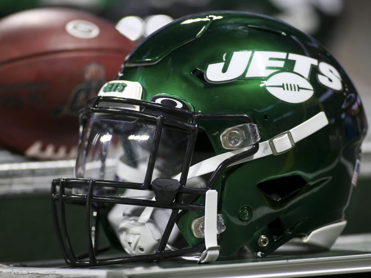 Jets activate veterans Mekhi Becton, Carl Lawson and C.J. Uzomah