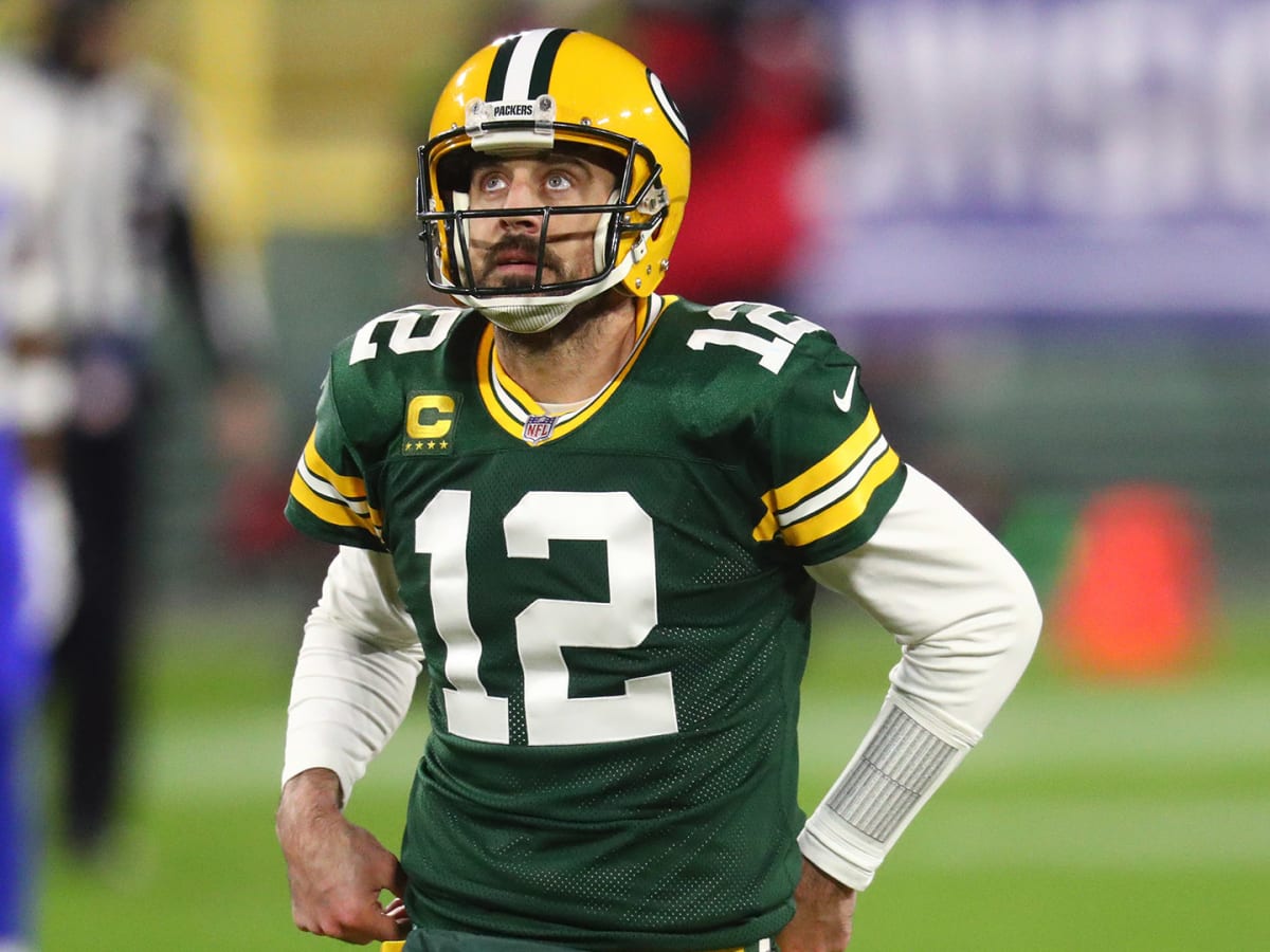 REPORT: QB Aaron Rodgers tests positive for COVID-19, out for Sunday's game