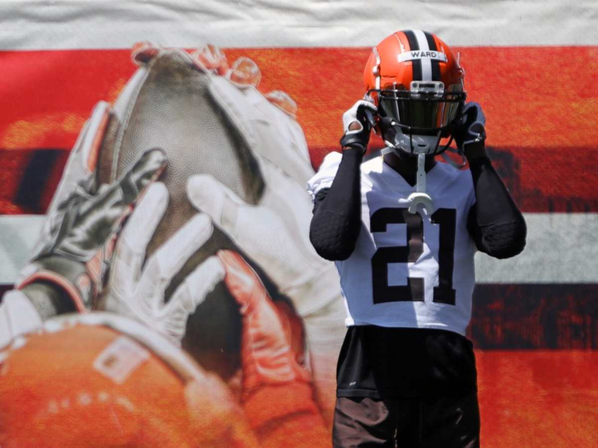 Browns injuries: Greg Newsome hurts arm, Denzel Ward to locker