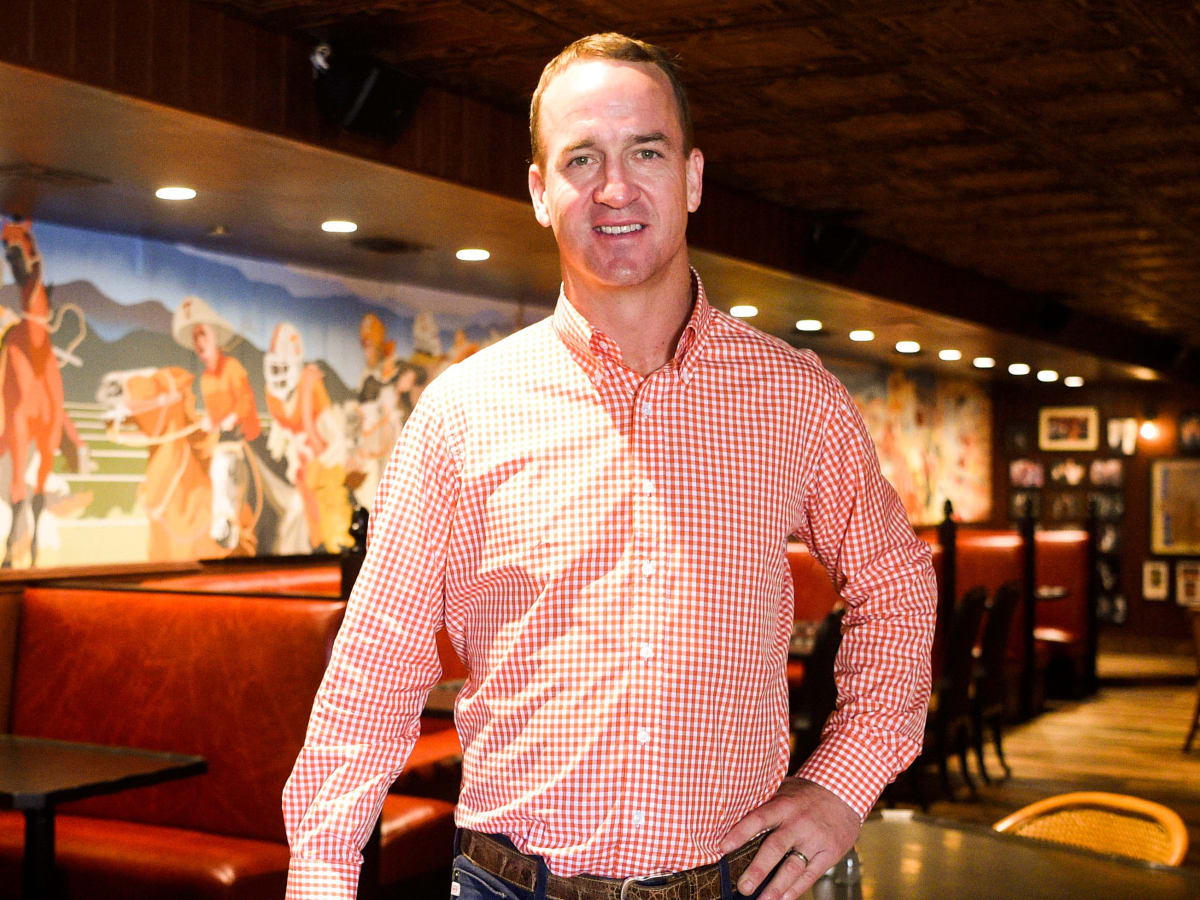 Peyton Manning MegaCast: Announcing job gives him weekend with family