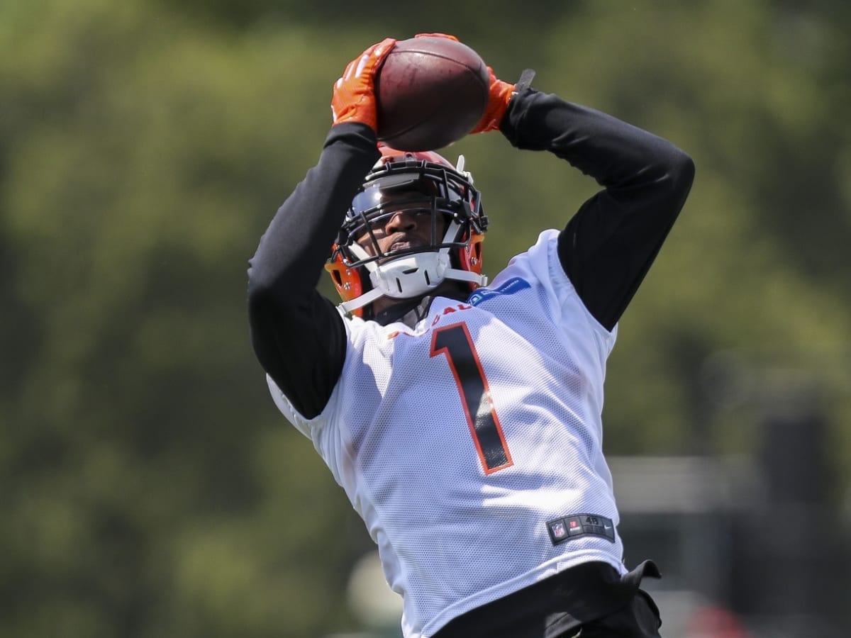 Cincinnati Bengals WR Ja'Marr Chase Makes Amazing One-Handed Catch