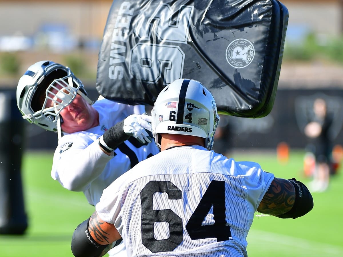 Raiders' RB Charlie Garner Pulls Off Incredible Run