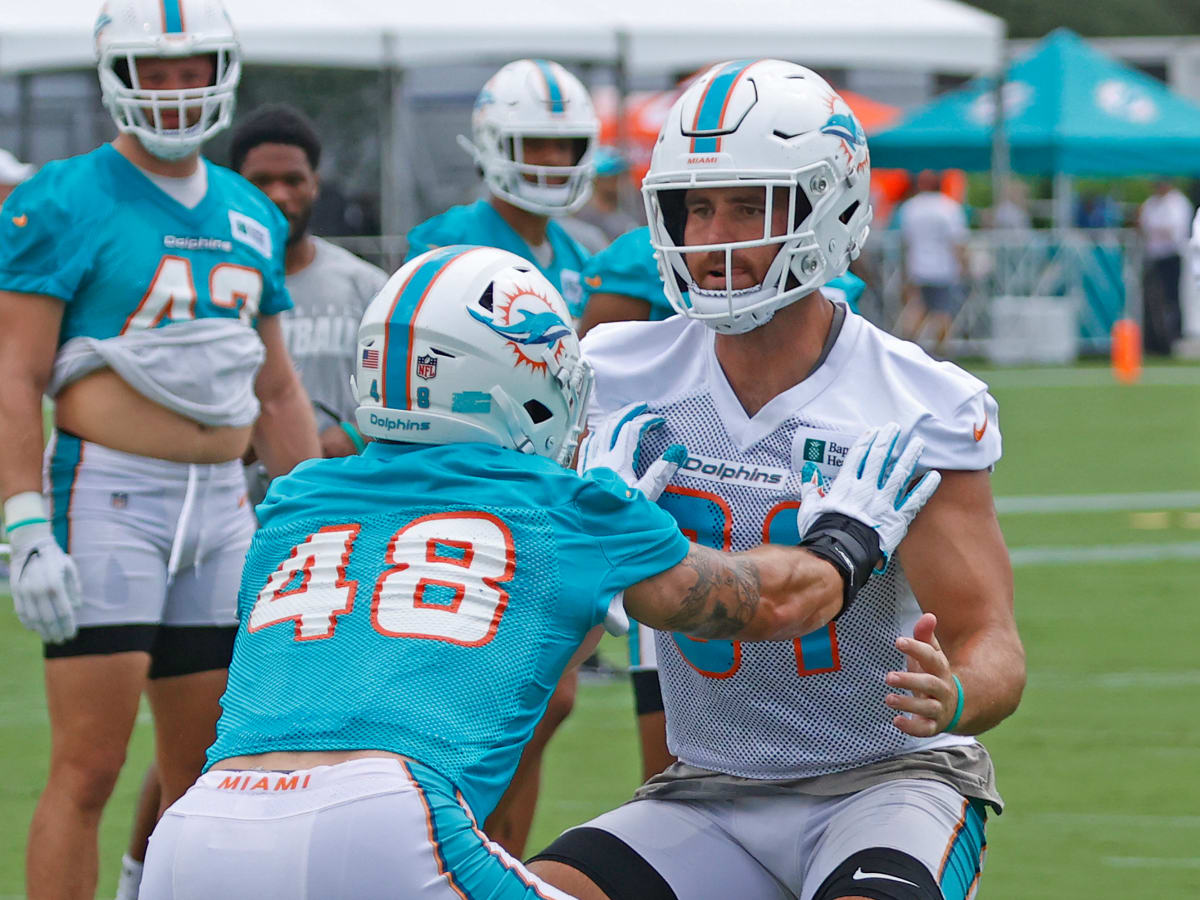 Miami Dolphins tight end Durham Smythe (81) walks the sidelines