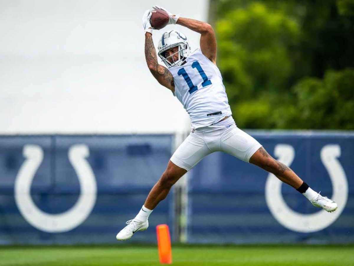 Indianapolis Colts wide receiver T.Y. Hilton (13) gives autographs to fans  following practice at the NFL team's football training camp in Indianapolis,  Sunday, July 30, 2017. (AP Photo/Michael Conroy Stock Photo - Alamy