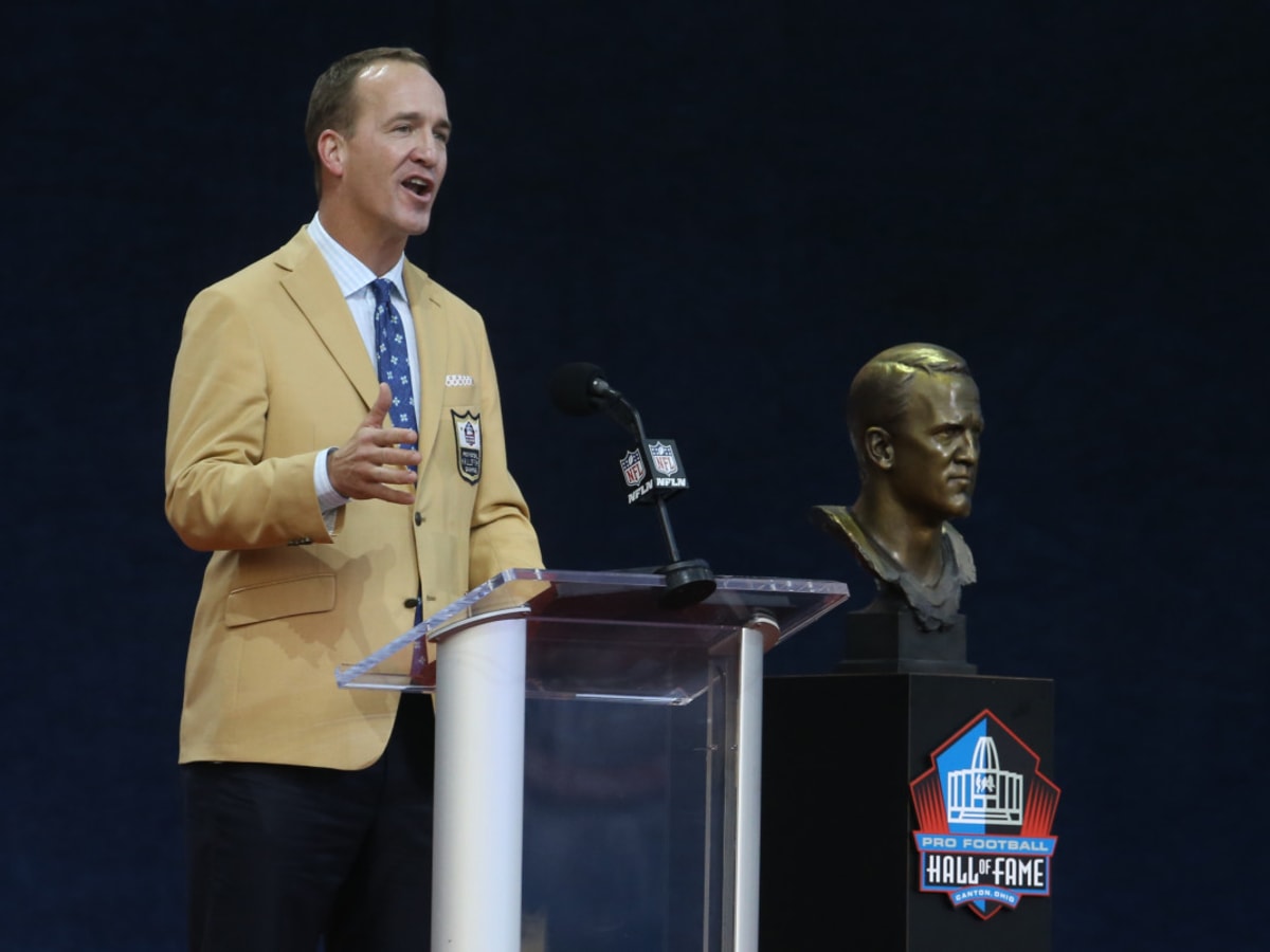 Peyton Manning unveils Ring of Fame pillar as he is inducted into team's  most-elite class