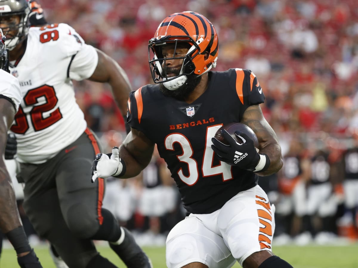 Cincinnati Bengals' running back Samaje Perine (34) celebrates against the Miami  Dolphins during an NFL preseason football game in Cincinnati, Sunday, Aug.  29, 2021. The Dolphins won 29-26. (AP Photo/Aaron Doster Stock Photo - Alamy