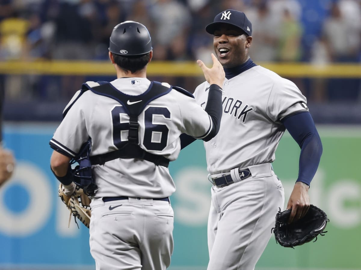 Yankee closer Aroldis Chapman placed on IL with elbow issue