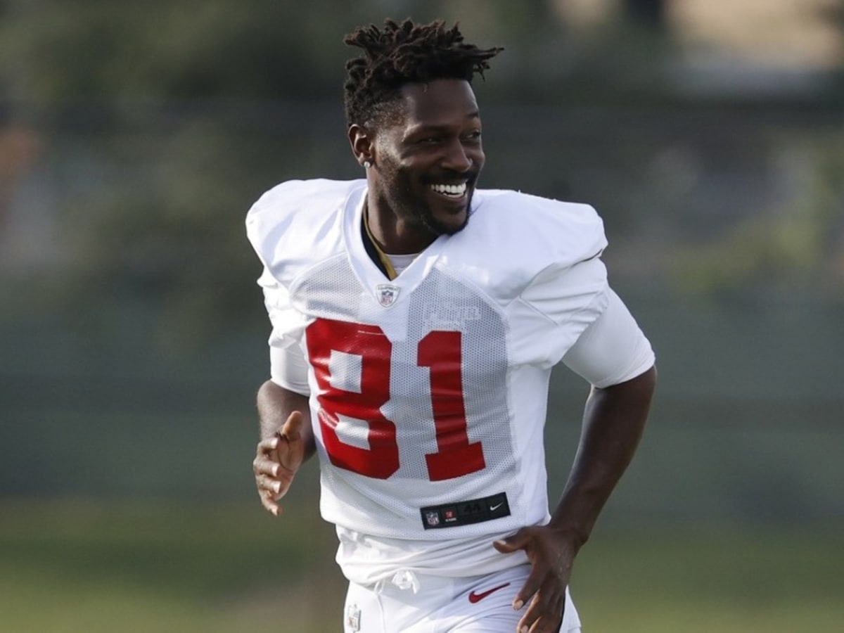 Report: Antonio Brown Kicked Out Of Tampa Bay Buccaneers Practice After  Altercation With Titans Player - CBS Pittsburgh